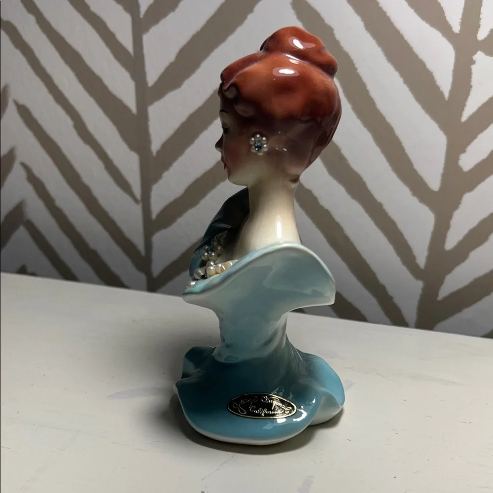 Vintage Porcelain Figurine, Fancy Lady w/ Earrings, Joseph Original, Japan, 5.5” - Picture 2 of 7